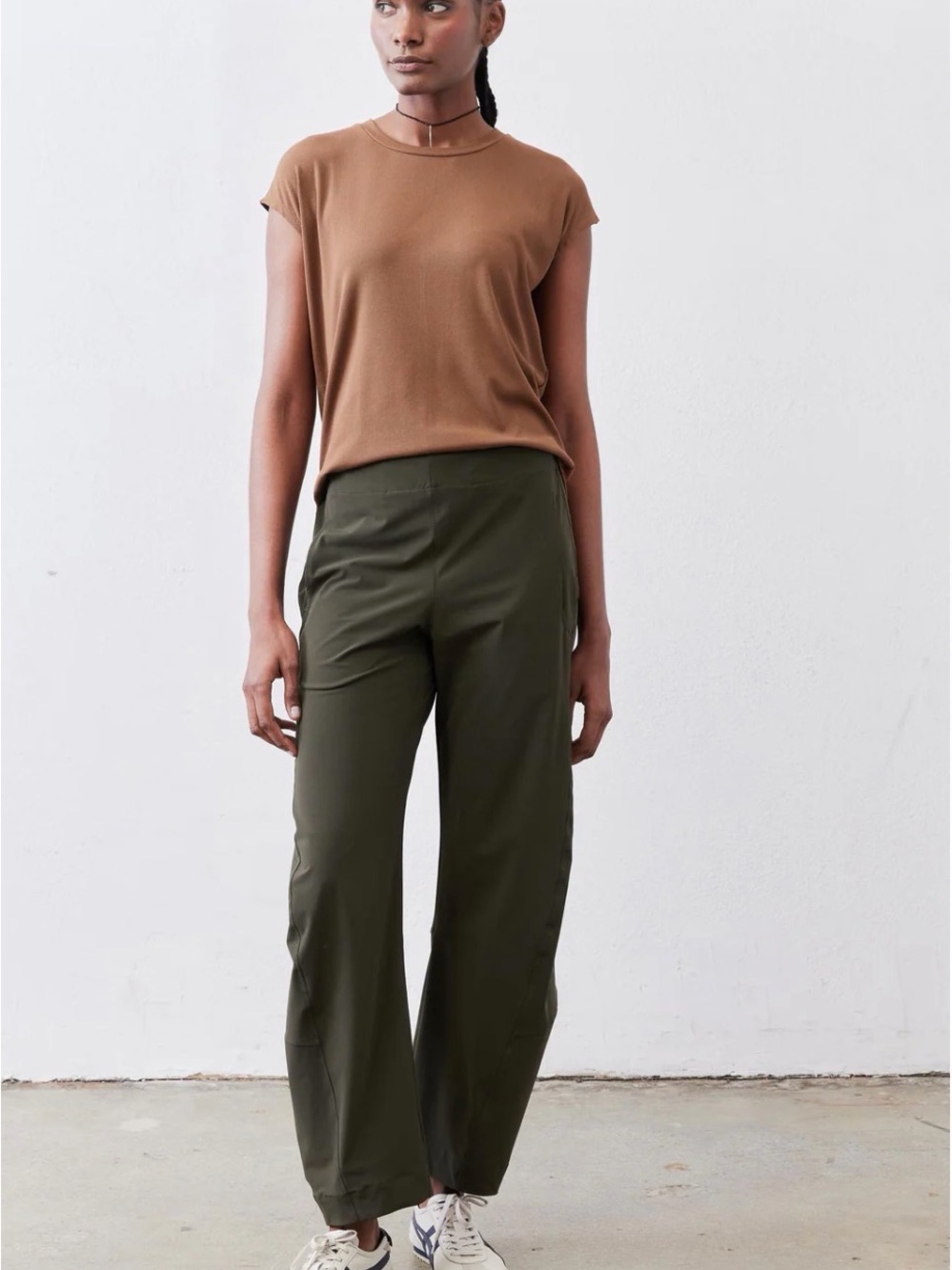 Wide-Leg High-Rise Pants in Olive Green